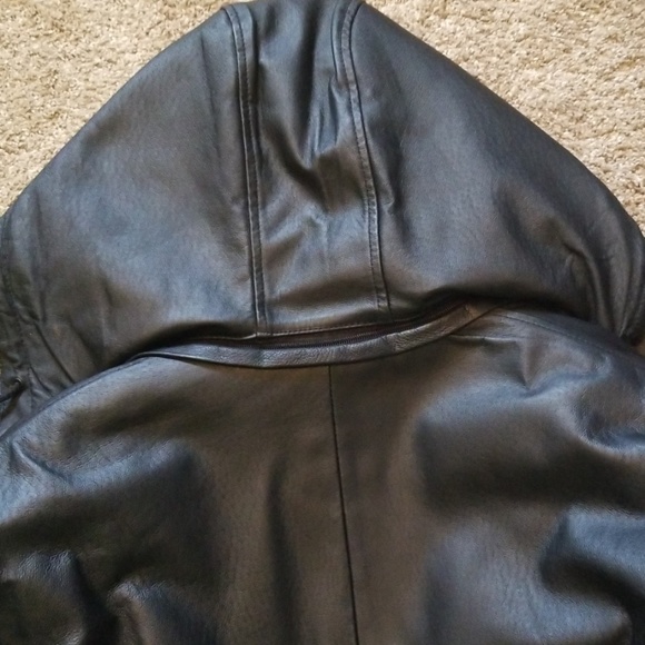 Woman's leather jacket - Picture 4 of 8